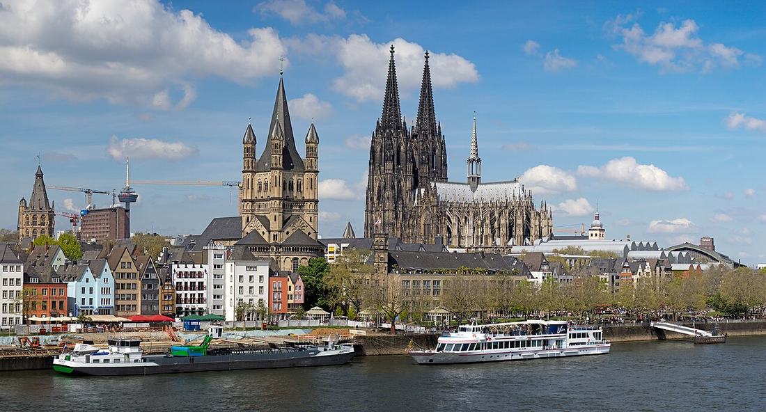 Kölner Dom von der Deutzer Brücke aus