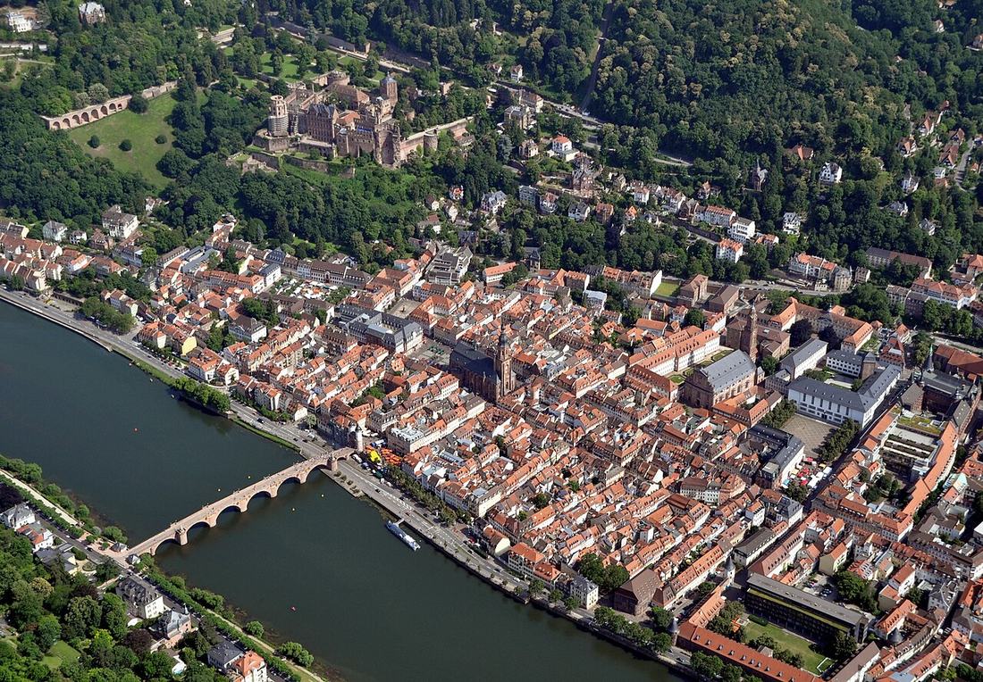 Heidelberg mit Schloss aus der Luft